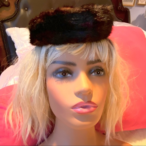 SAKS FIFTH AVE WOMEN'S MINK HAT… - Picture 2 of 11